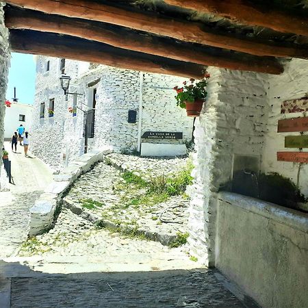 La Casa De La Bombilla Verde Тревелес Экстерьер фото