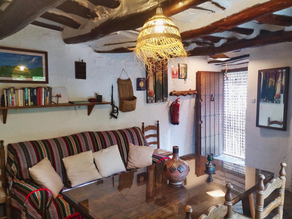 La Casa De La Bombilla Verde Тревелес Экстерьер фото