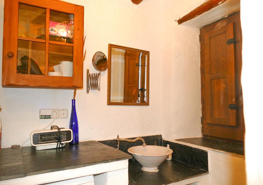 La Casa De La Bombilla Verde Тревелес Экстерьер фото